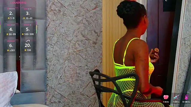 Snapshot of petitelittleebony chatting on 16, 10, 2025 petitelittleebony online show from 16, 10, 2025