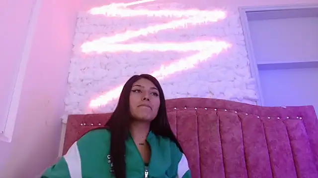 SarahStones online show from 30, 1, 2025