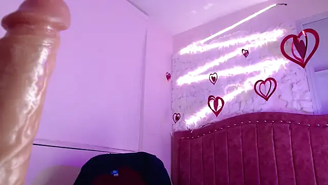 SarahStones online show from 12, 3, 2025