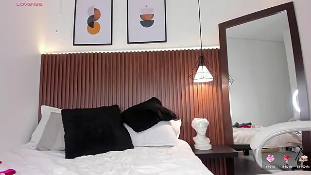 emma white 01 online show from 6, 12, 2024