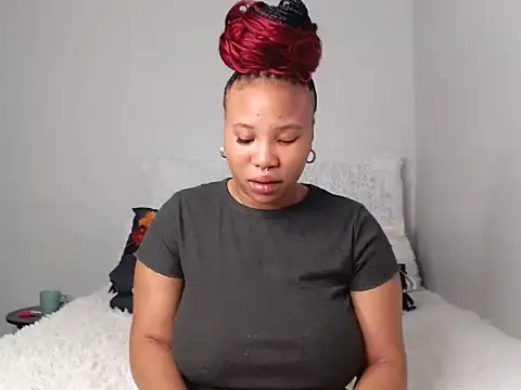 Snapshot of DrippinCaramelCutie chatting on 21, 12, 2024 DrippinCaramelCutie online show from 21, 12, 2024