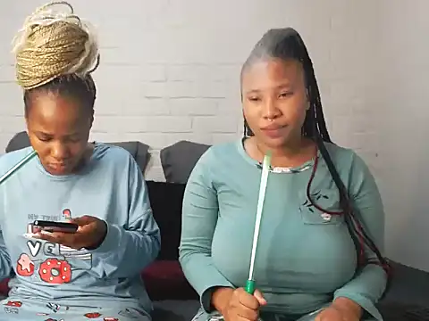 Snapshot of DrippinCaramelCutie chatting on 17, 1, 2025 DrippinCaramelCutie online show from 17, 1, 2025