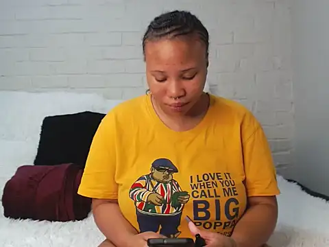 Snapshot of DrippinCaramelCutie chatting on 19, 2, 2025 DrippinCaramelCutie online show from 19, 2, 2025