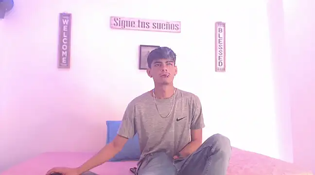 Snapshot of harrytomson_1 chatting on 15, 12, 2024 harrytomson 1 online show from 15, 12, 2024