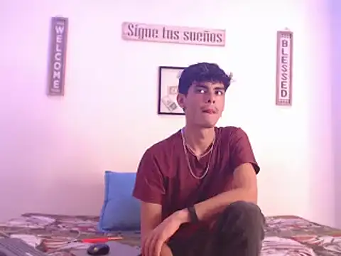 Snapshot of harrytomson_1 chatting on 12, 1, 2025 harrytomson 1 online show from 12, 1, 2025