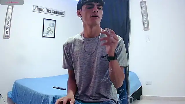 Snapshot of harrytomson_1 chatting on 19, 10, 2025 harrytomson 1 online show from 19, 10, 2025