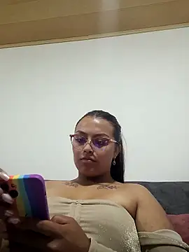 Fantasy-gil online show from 5, 3, 2025