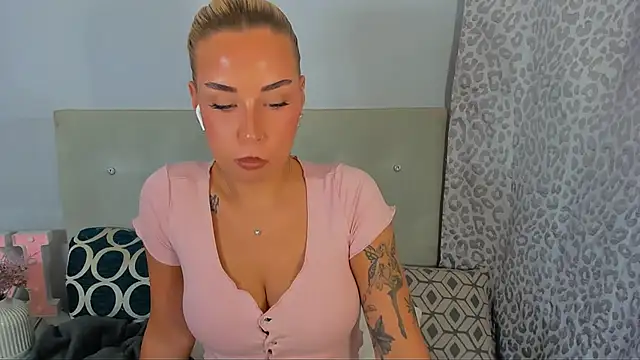 Snapshot of KristyHoney chatting on 3, 6, 2026 KristyHoney online show from 3, 6, 2026
