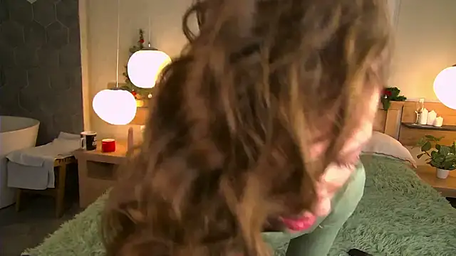 AshleyDouglas online show from 5, 1, 2025