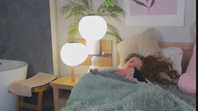 AshleyDouglas online show from 7, 3, 2025