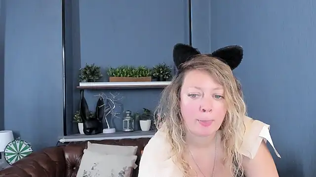 JesiaFoxi online show from 7, 10, 2025