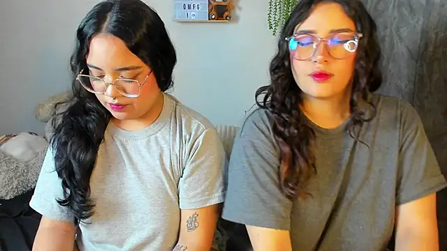 Snapshot of maddie-and-chelsea- chatting on 6, 1, 2026 maddie-and-chelsea- online show from 6, 1, 2026