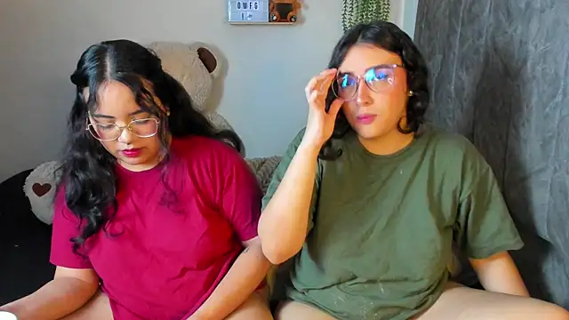 Snapshot of maddie-and-chelsea- chatting on 7, 1, 2026 maddie-and-chelsea- online show from 7, 1, 2026