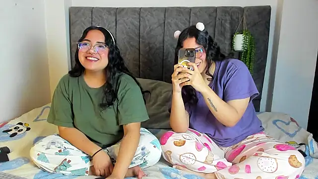 Snapshot of maddie-and-chelsea- chatting on 13, 3, 2026 maddie-and-chelsea- online show from 13, 3, 2026