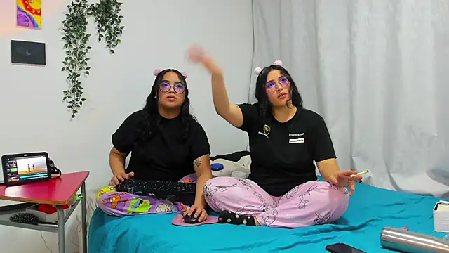 Snapshot of maddie-and-chelsea- chatting on 22, 3, 2026 maddie-and-chelsea- online show from 22, 3, 2026