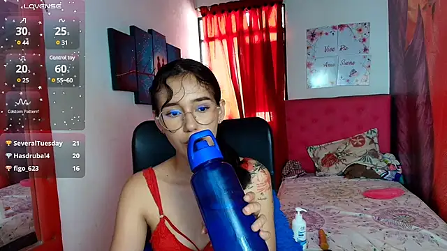 Snapshot of miley_blue_ chatting on 7, 2, 2025 miley blue  online show from 7, 2, 2025