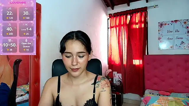 Snapshot of miley_blue_ chatting on 30, 10, 2025 miley blue  online show from 30, 10, 2025