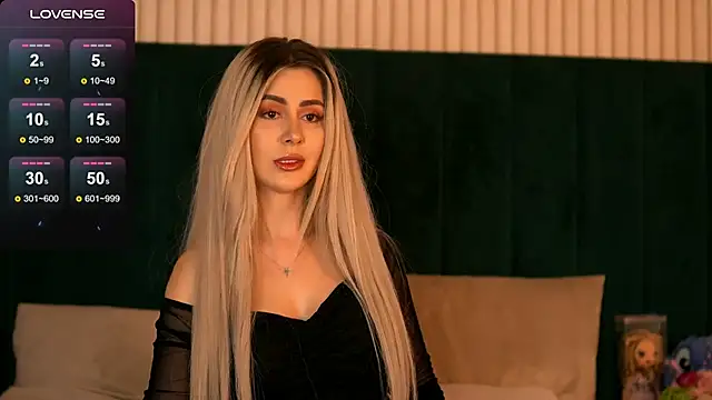 Snapshot of Kylie_Benton chatting on 8, 3, 2025 Kylie Benton online show from 8, 3, 2025