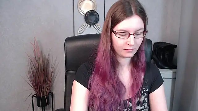 emmaxDelight online show from 4, 3, 2025