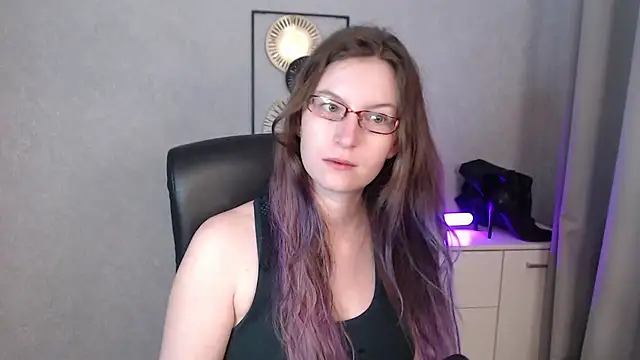 emmaxDelight online show from 11, 9, 2025