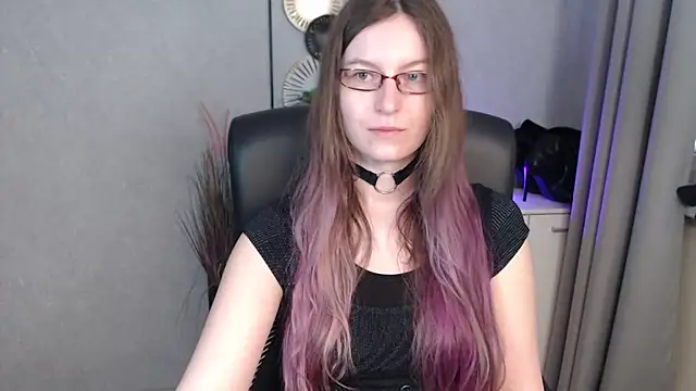 emmaxDelight online show from 3, 10, 2025