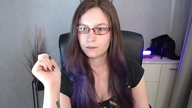 emmaxDelight online show from 7, 11, 2025