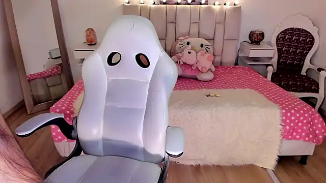 zoe turnner 18 online show from 26, 9, 2025