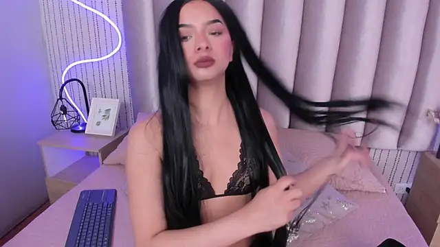 LARISSAEVANS online show from 24, 10, 2025