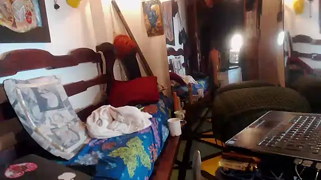 laye19 online show from 3, 12, 2025