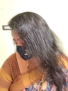 neelu-hoty online show from 8, 2, 2026