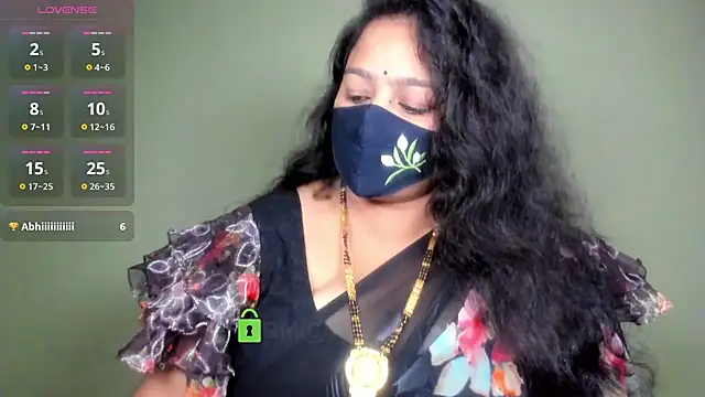 neelu-hoty online show from 4, 7, 2026