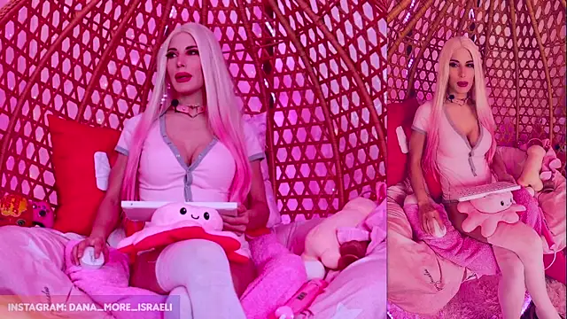 Snapshot of dana_more chatting on 8, 1, 2026 dana more online show from 8, 1, 2026