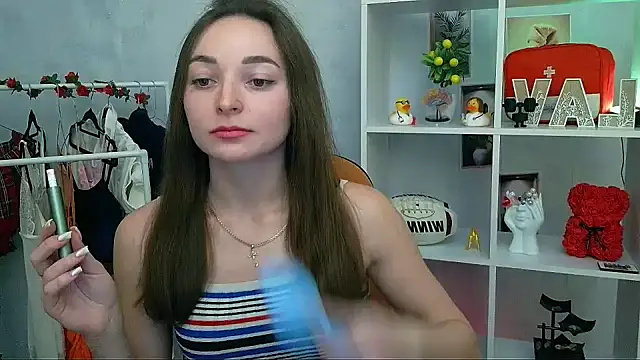  Barbie Kiss  online show from 3, 2, 2026