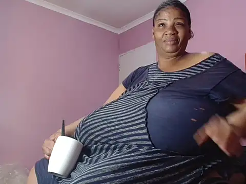 Snapshot of tinagiant chatting on 25, 7, 2026 tinagiant online show from 25, 7, 2026