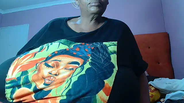 Snapshot of tinagiant chatting on 4, 8, 2026 tinagiant online show from 4, 8, 2026