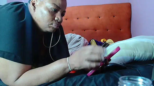 Snapshot of tinagiant chatting on 6, 8, 2026 tinagiant online show from 6, 8, 2026