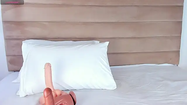 Snapshot of IsabellaJonns chatting on 11, 2, 2025 IsabellaJonns online show from 11, 2, 2025