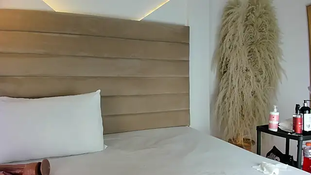 Snapshot of IsabellaJonns chatting on 12, 2, 2025 IsabellaJonns online show from 12, 2, 2025