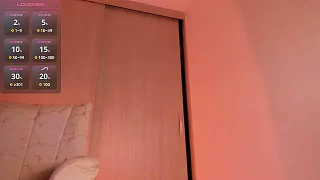 CoralineKam1 online show from 6, 11, 2025