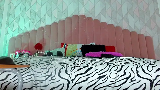 Snapshot of angelyy_02 chatting on 5, 12, 2024 angelyy 02 online show from 5, 12, 2024