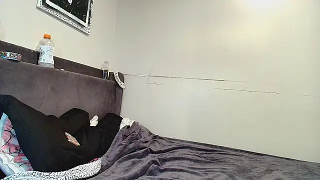 Snapshot of Naomiruty chatting on 5, 10, 2025 Naomiruty online show from 5, 10, 2025