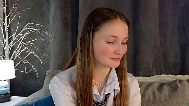 Snapshot of MonaEldon chatting on 11, 12, 2024 MonaEldon online show from 11, 12, 2024