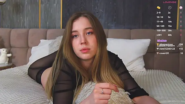 Snapshot of LoraineLuff chatting on 10, 1, 2025 LoraineLuff online show from 10, 1, 2025