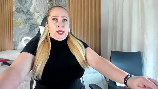 Danna topless online show from 5, 12, 2025