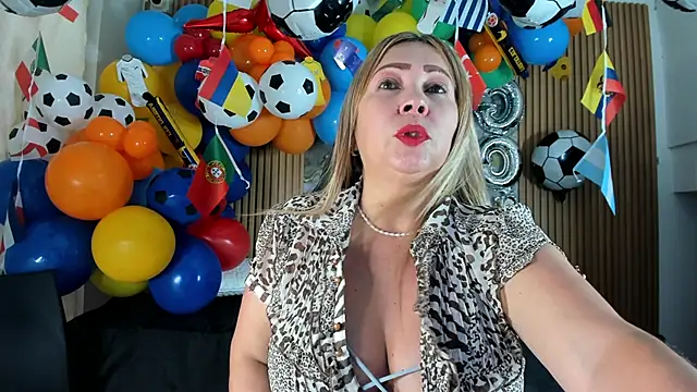 Snapshot of Danna_topless chatting on 15, 6, 2026 Danna topless online show from 15, 6, 2026
