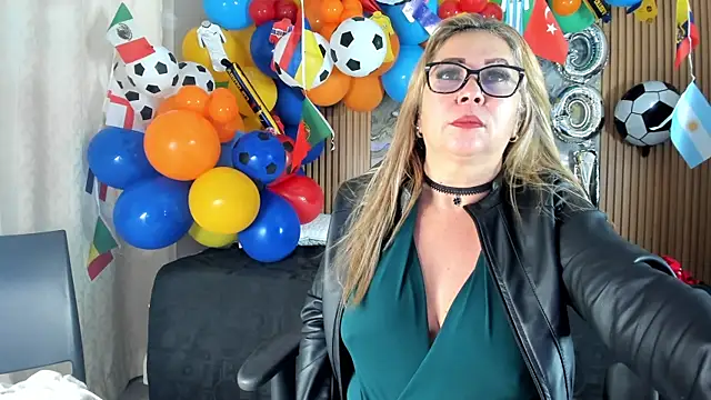 Snapshot of Danna_topless chatting on 18, 6, 2026 Danna topless online show from 18, 6, 2026