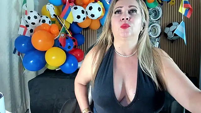 Danna topless online show from 24, 6, 2026