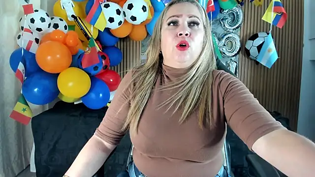 Danna topless online show from 26, 6, 2026