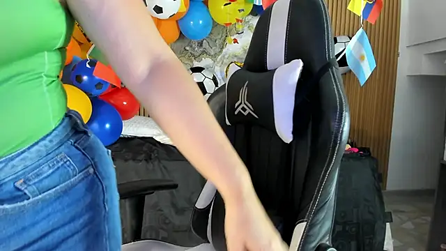 Danna topless online show from 29, 6, 2026