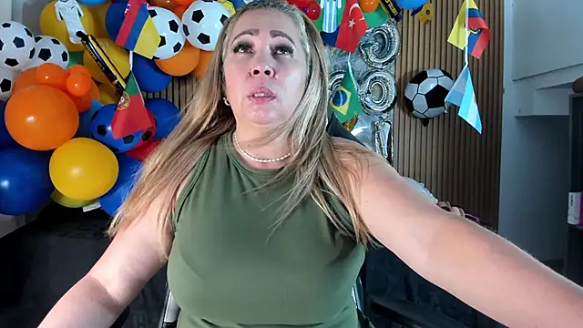 Danna topless online show from 1, 7, 2026